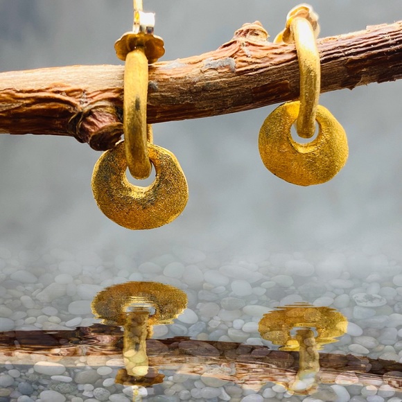 Matana Jewelry - Matana organic formed gold circle earrings